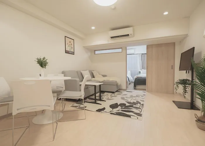1 Minute From Higashi-Shinjuku Station Large Living Room